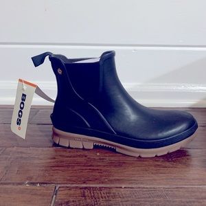 BOGS Women's Black Amelia Slip-On Rain Boot, Size 8